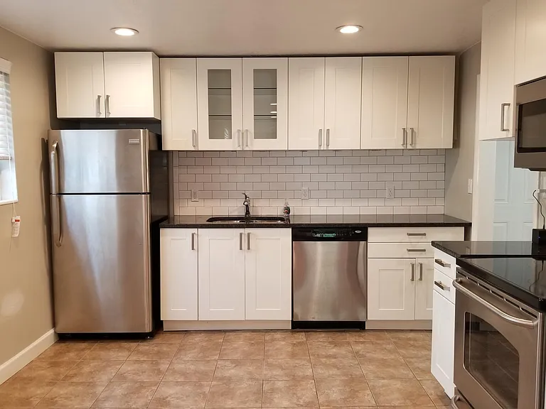 150 E Wentworth Ave — Photo 1