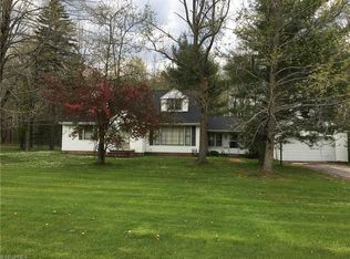 8686 Ranch Dr, Chesterland, OH 44026