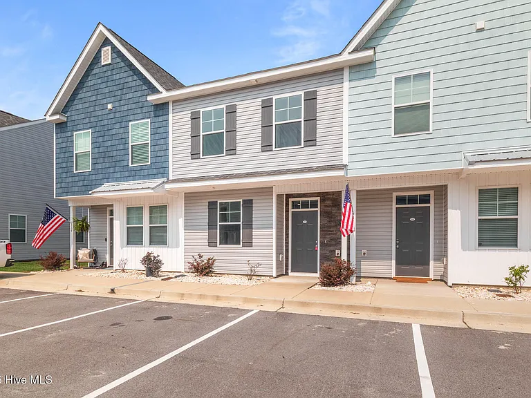 327 Starfish Ln — Photo 3