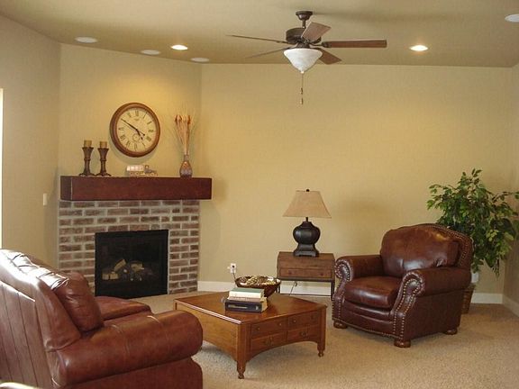 3rd image of 208 Belle Glenn Cir