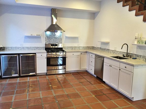 5th image of 4309 1/2 S Centinela Ave