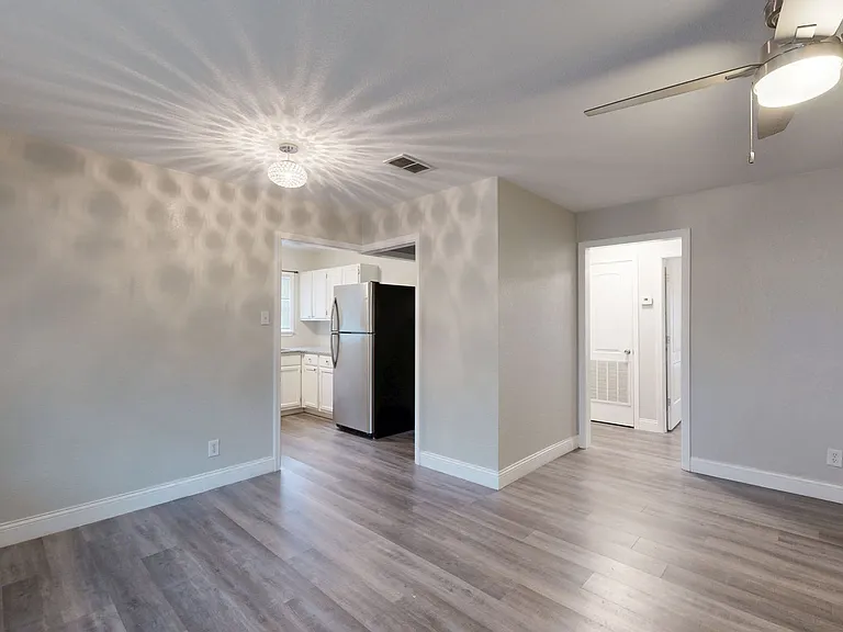 906 Estelle Ave — Photo 17