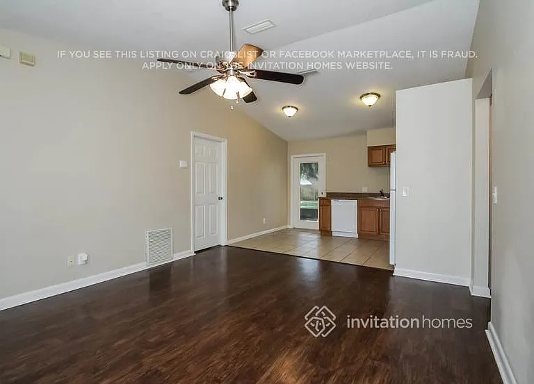 1661 New London St — Photo 7