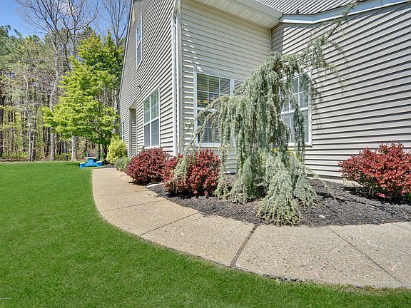 3rd image of 605 Woodbine Ln #1000