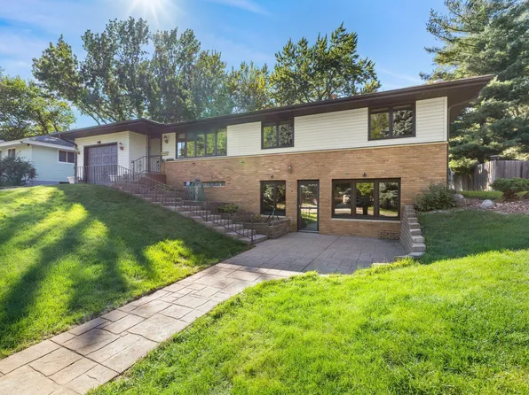 6740 4th St NE, Fridley, MN 55432