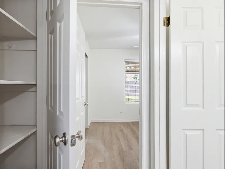 3902 W Surrey Ave — Photo 17