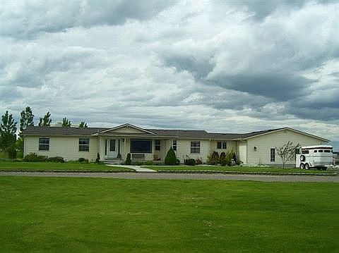 Zoomed out front of house