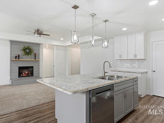4th image of 224 W Lorene Ln