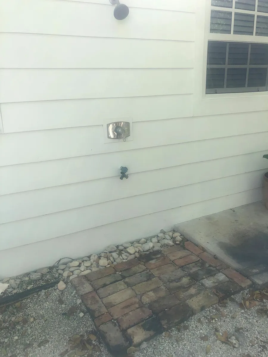 Outdoor shower - 166 Hibiscus St #A