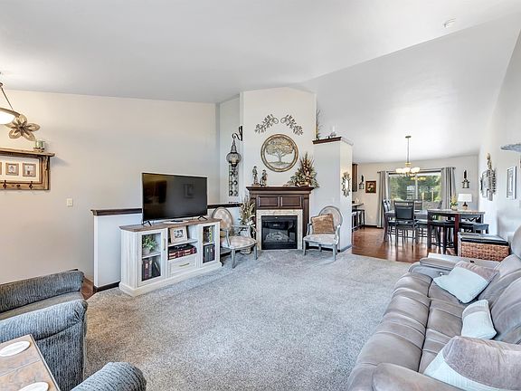 2nd image of 605 Pebblestone Cir