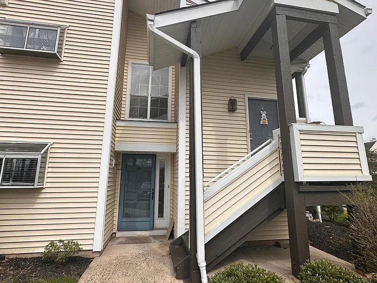 551 Clubhouse Ct #9 — Photo 2