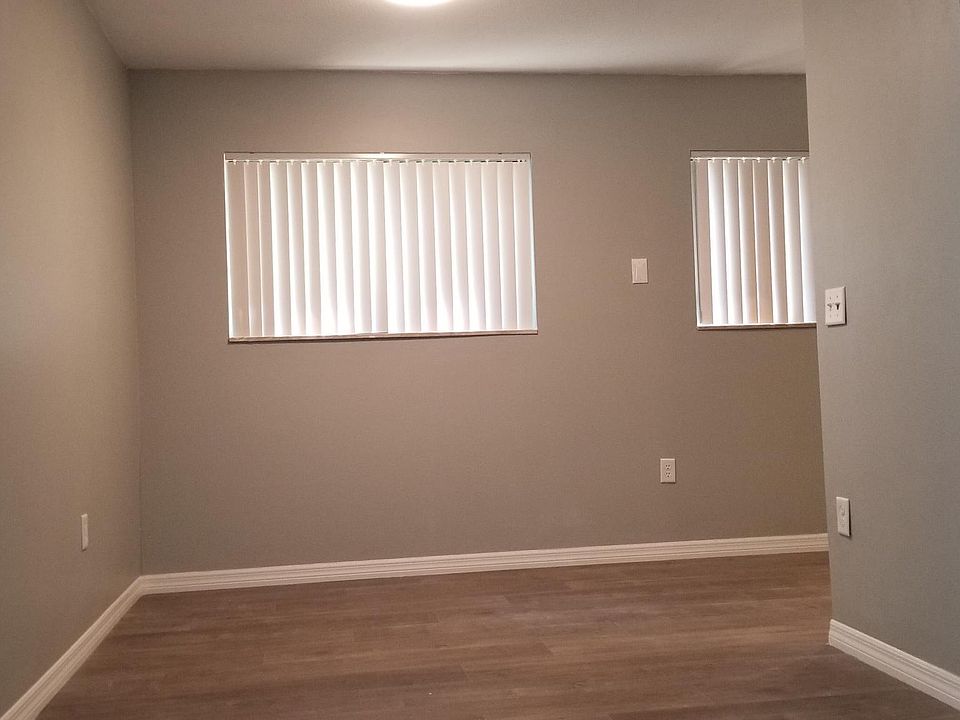 1st image of 2705 Oak Park Way