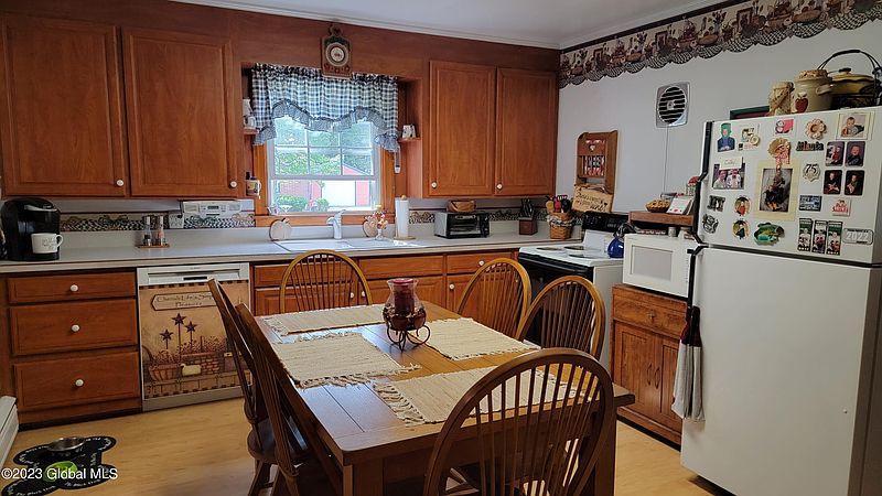 5th image of 384 W. Maple Street