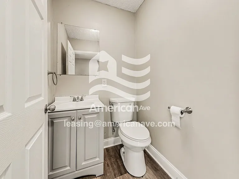 1067930_014_bathroom_14.jpg