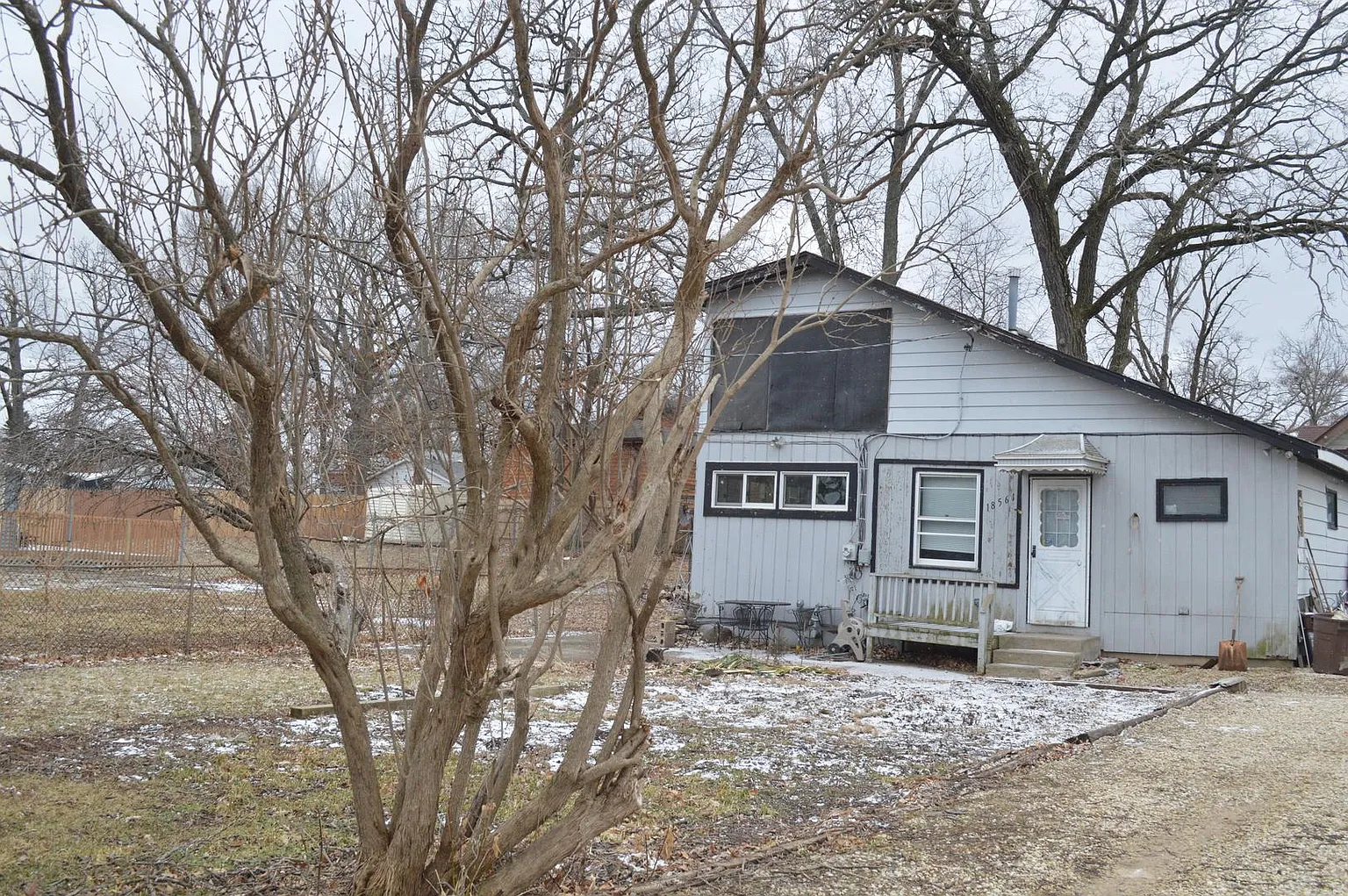 18561 W Main St photo 1