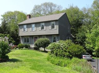 10 Oak View Ln, Hopedale, MA 01747