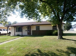 300 Sheridan Rd, Pekin, IL 61554