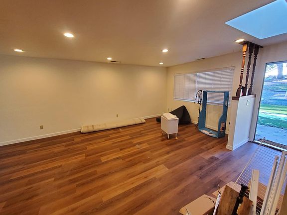 3rd image of 16577 Creekside Dr