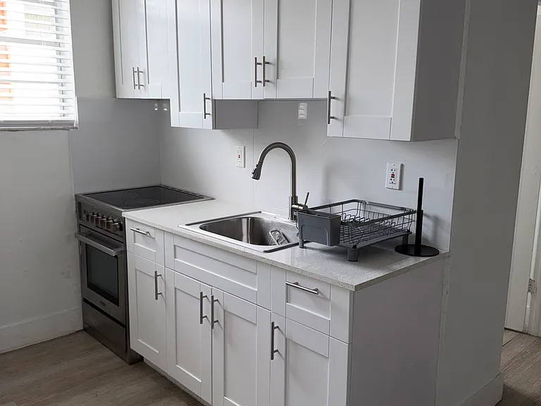 1029 SW 5th St #12 — Photo 12