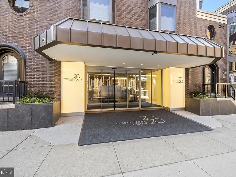 2018 Walnut St #32-16J — Photo 1
