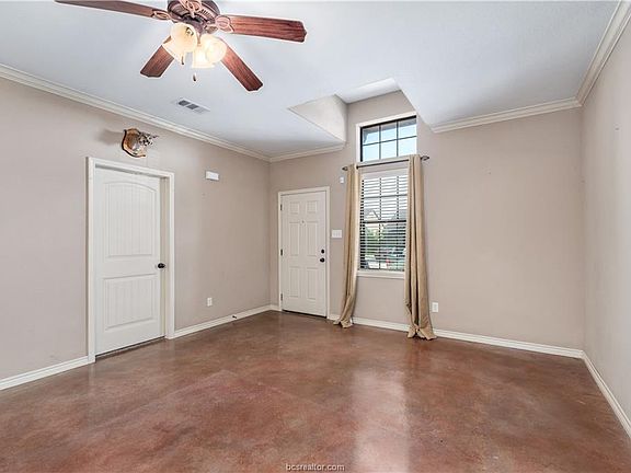 4th image of 3334 Lieutenant Ave