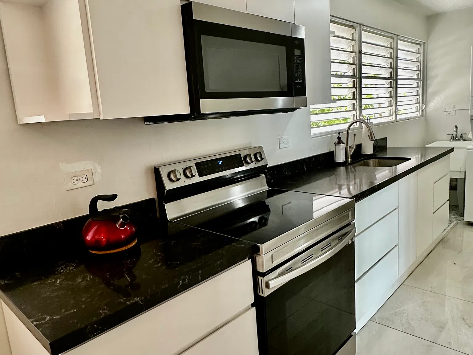 3 bed, 2.5 bath, 1222 sqft, $2,500 — Photo 3