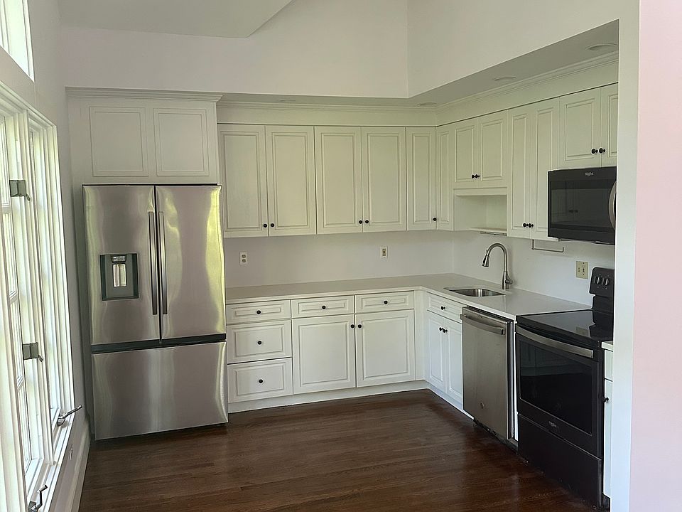1st image of 8 Pent Rd