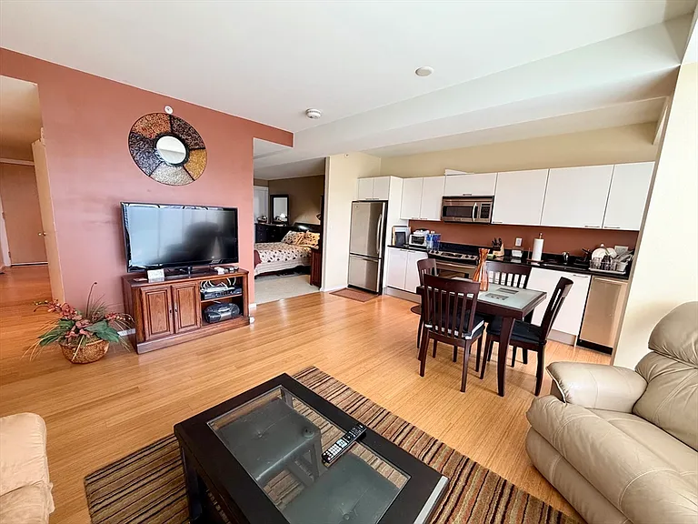 2 Earhart St #622 — Photo 3