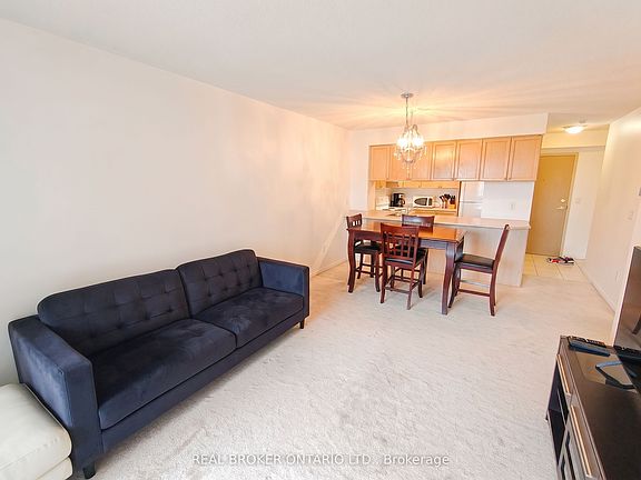 5th image of 909 Bay St Unit 1908