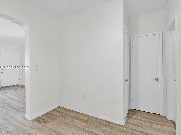1135 Euclid Ave #202 — Photo 11