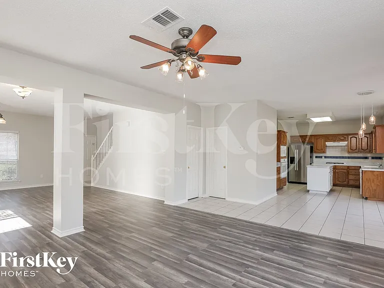 2124 Twin Creek Ln — Photo 4