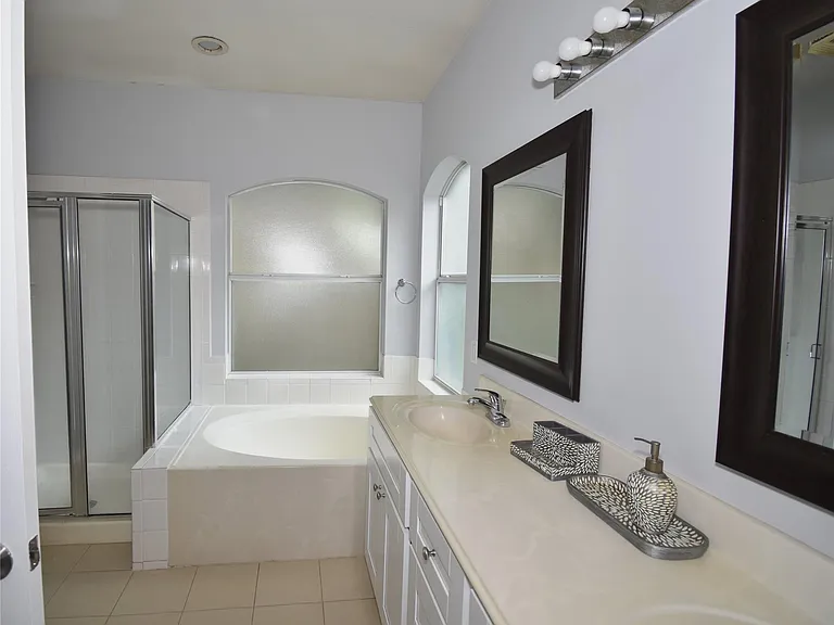 20703 Whitevine Way — Photo 22
