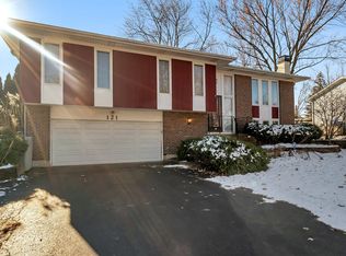 121 Camelot Way, Bolingbrook, IL 60440