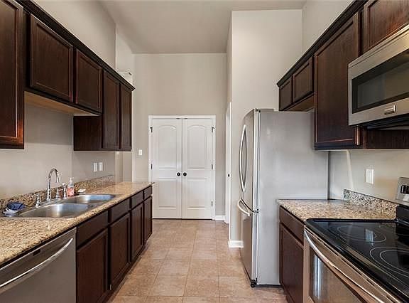 4th image of 412 Saratoga Ct