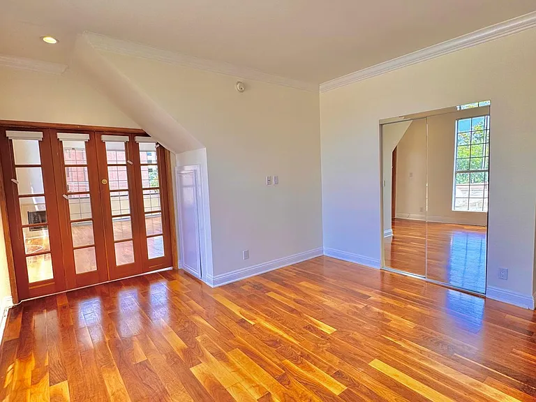 11812 Gorham Ave #Penthouse 1 — Photo 10