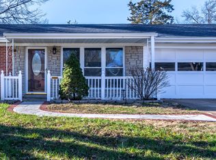 16 Fircrest Ln, Fenton, MO 63026