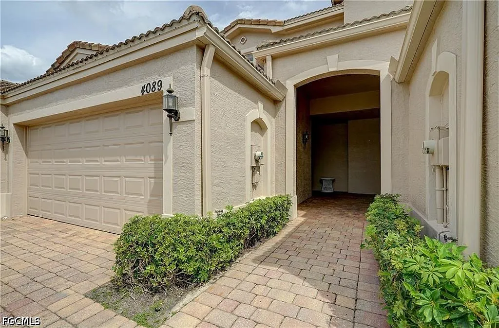 2 bed, 2.5 bath, 1456 sqft, $2,000 — Photo 3
