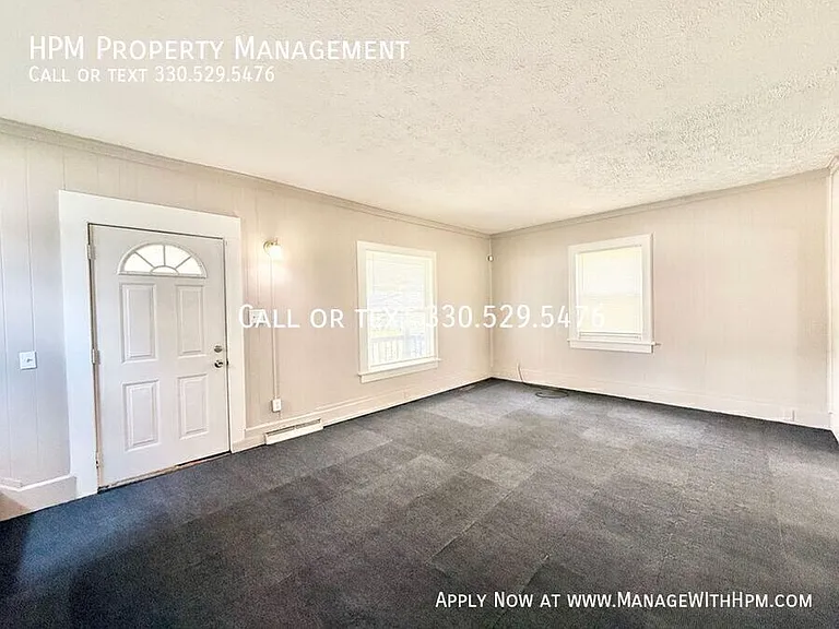 2202 Brownlee Ave NE — Photo 2