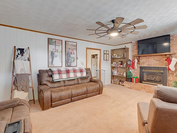 4th image of 104 Gaston Dr
