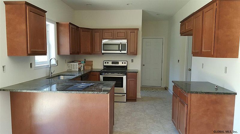 5th image of 36 MANOR Boulevard
