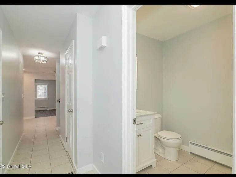 4 Clubhouse Dr #4 — Photo 3