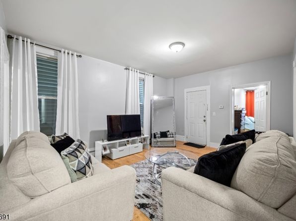 718 E 18Th St, Paterson City, NJ 07501