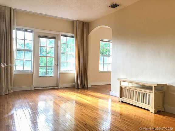 4th image of 706 W 51st St #7
