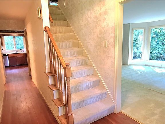 3rd image of 1061 Nina Ln
