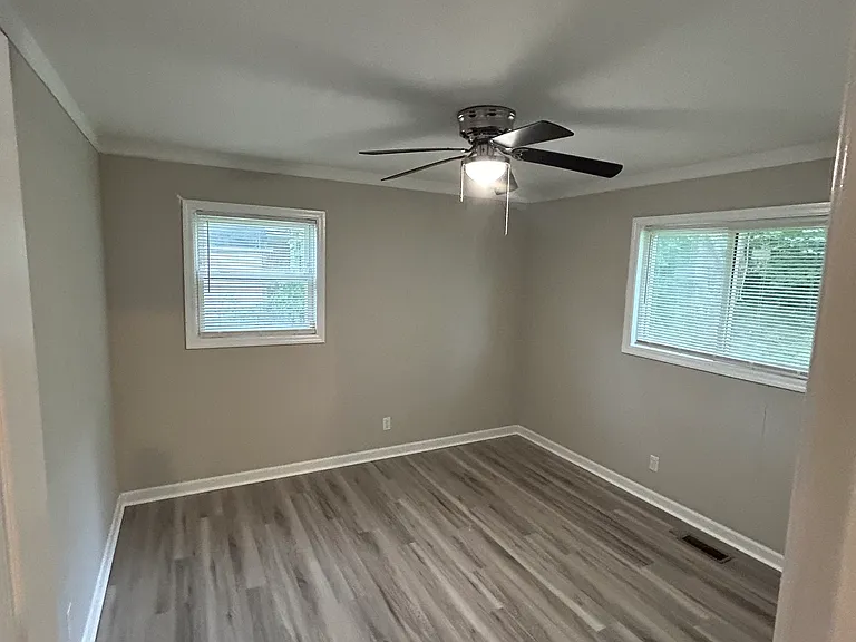 1320 Parker Ave SW — Photo 3