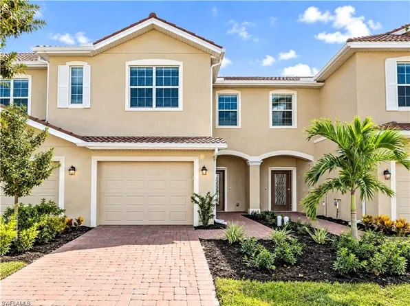 2916 Blossom Way, Naples, FL 34120