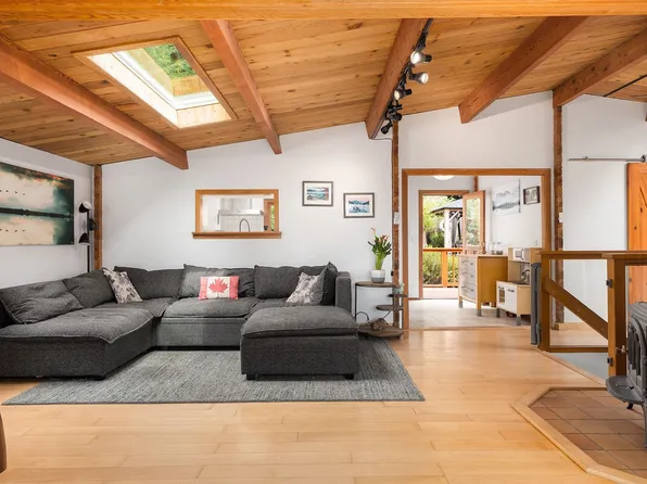 1222 Miller Rd, Bowen Island, BC V0N 1G1