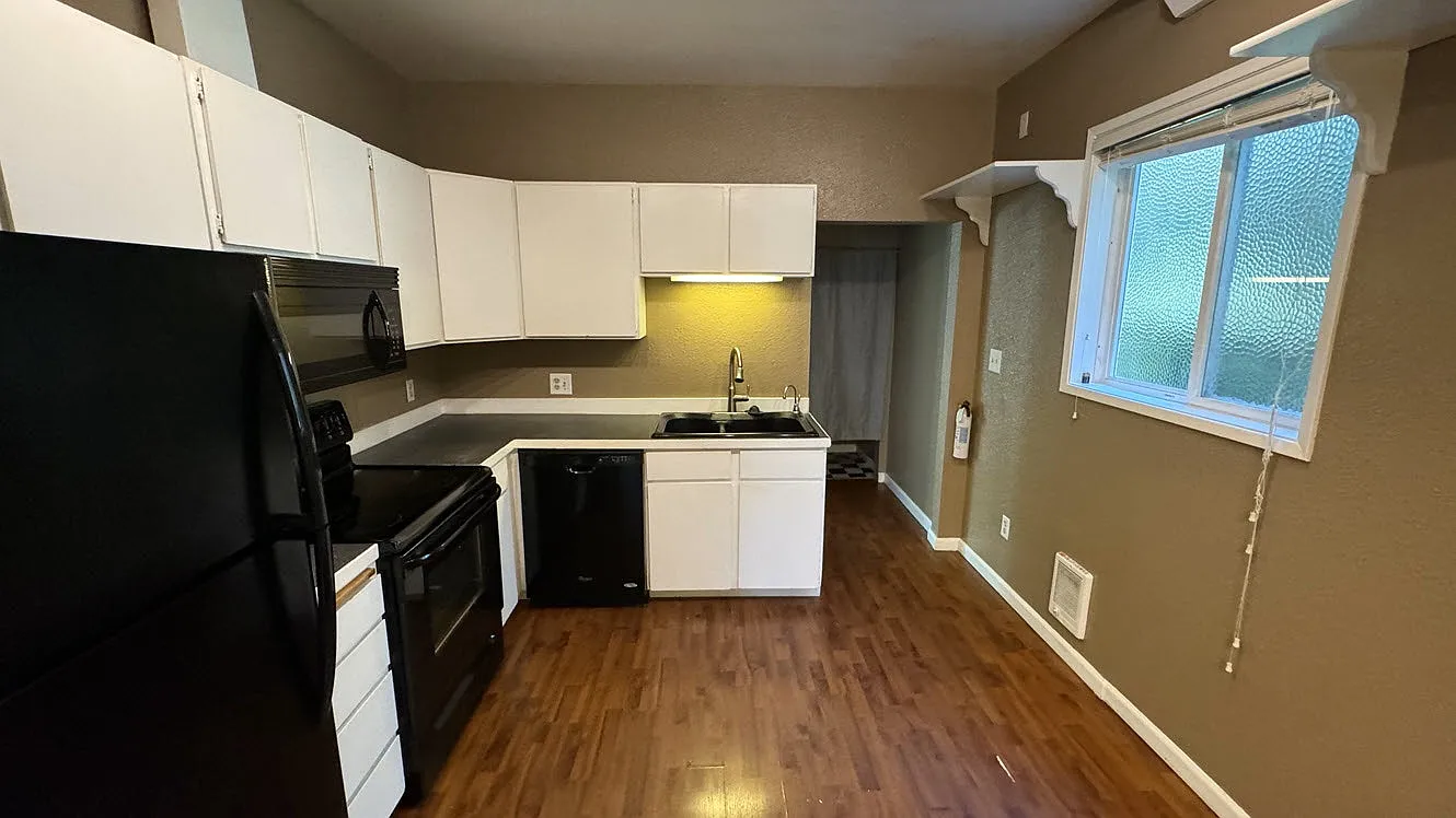 322 24th Avenue East, Unit B — Photo 3