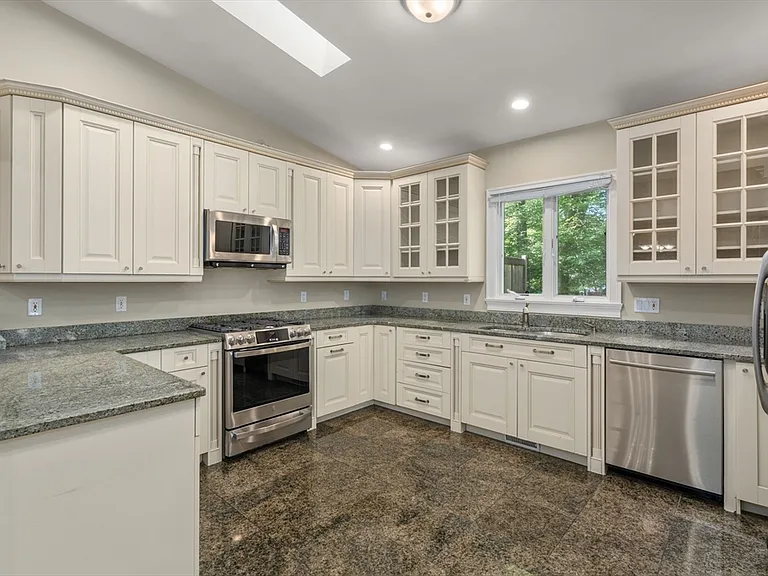 31 Florence Rd #31 — Photo 5
