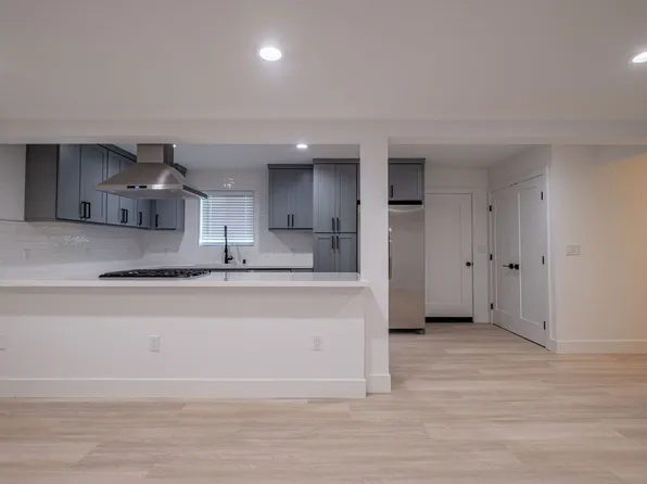 Pullman Lane Residences, 2107 Pullman Ln #E, Redondo Beach, CA 90278